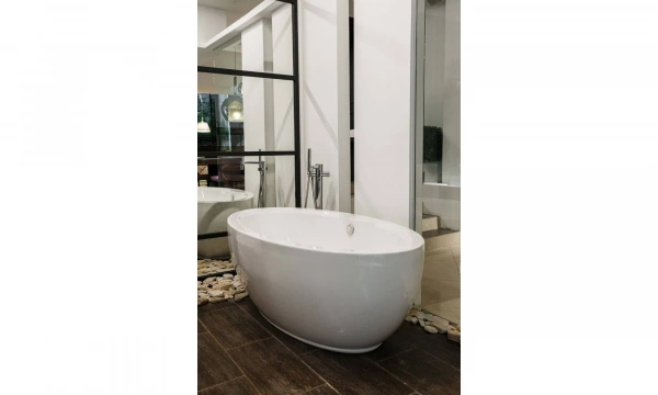 Ванна (+ сифон и смеситель) AZZURRA