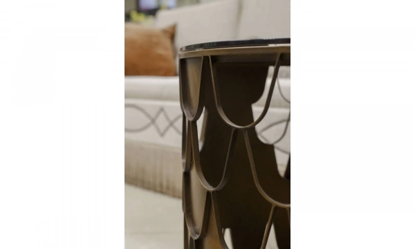 Стол Eichholtz 1