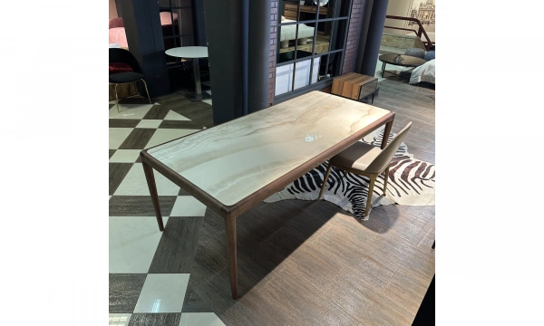 Обеденный стол Icon